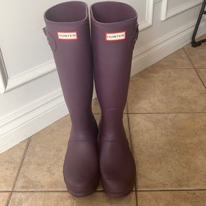 Women’s size 10 Tall Plum Hunter Boots
